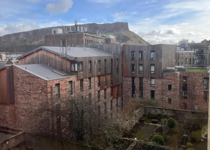 Crags View Apartment On The Royal Mile