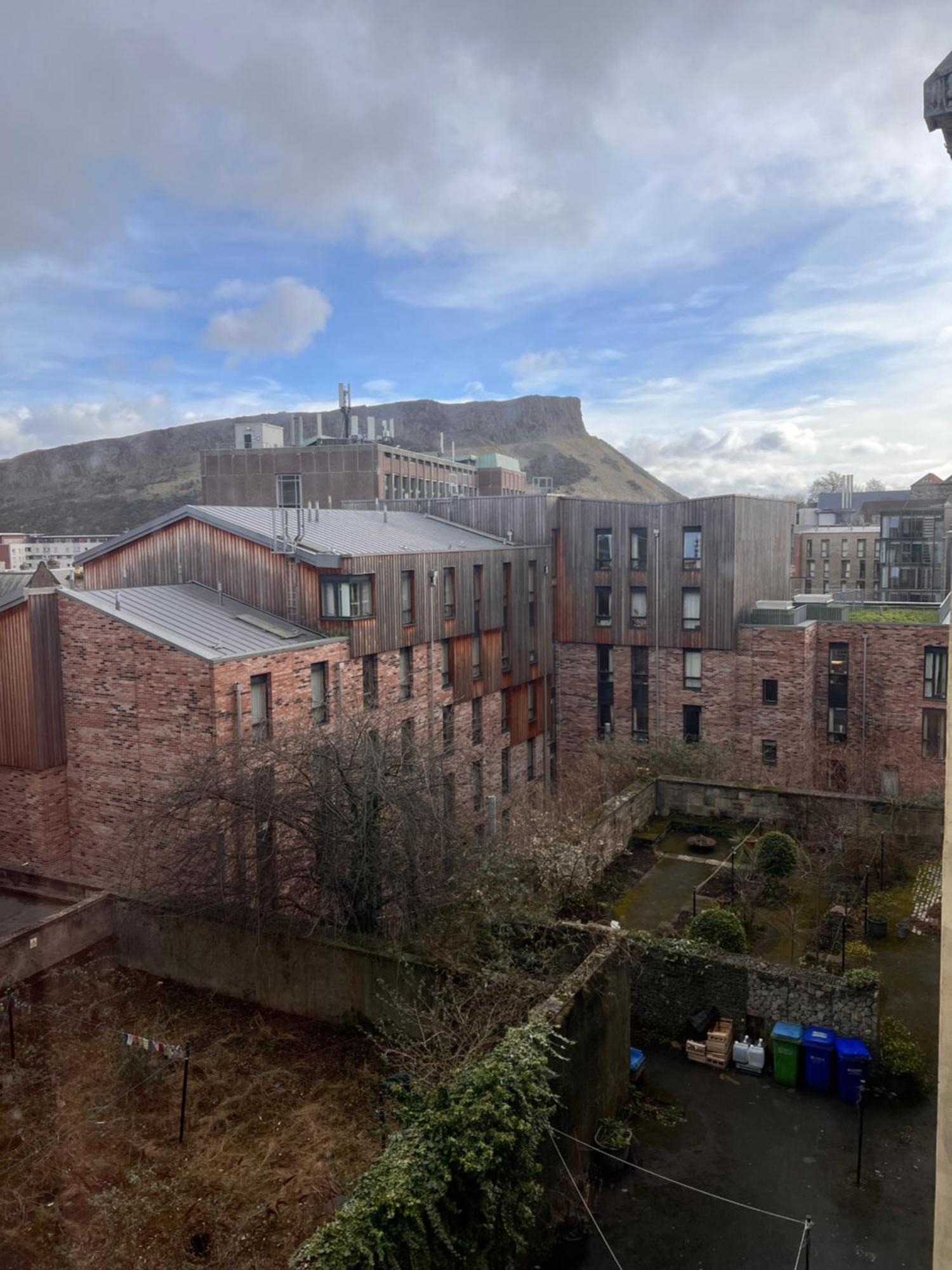 Crags View On The Royal Mile Эдинбург